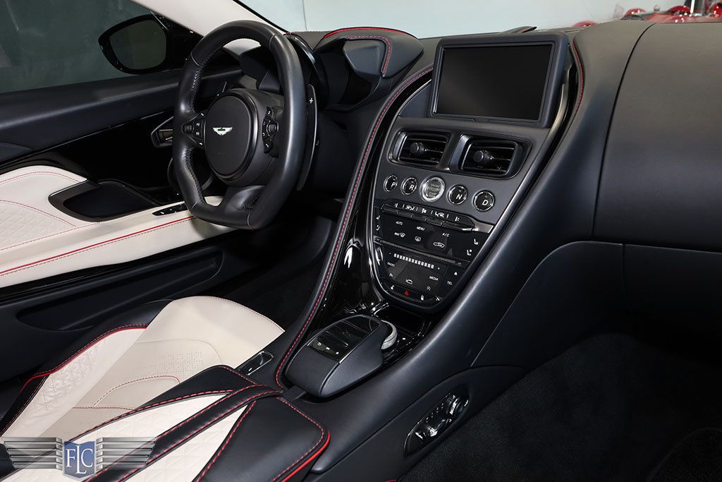 2022 Aston Martin DBS Superleggera Coupe - 22952406 - 24