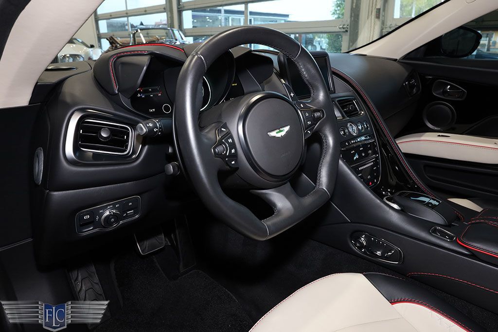 2022 Aston Martin DBS Superleggera Coupe - 22952406 - 25