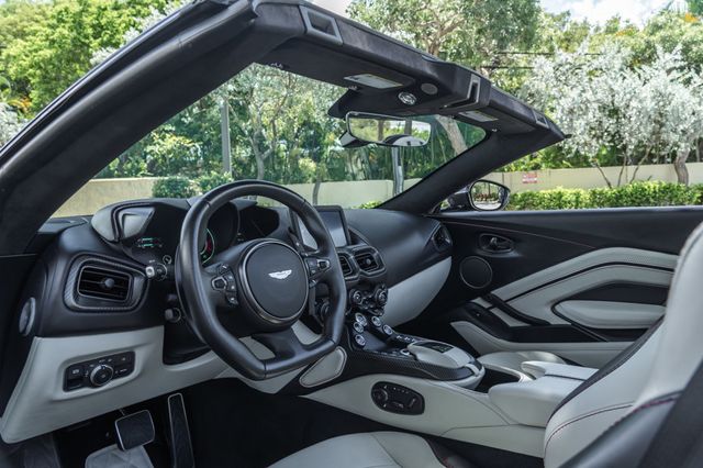 2022 Aston Martin Vantage Roadster - 23061092 - 14
