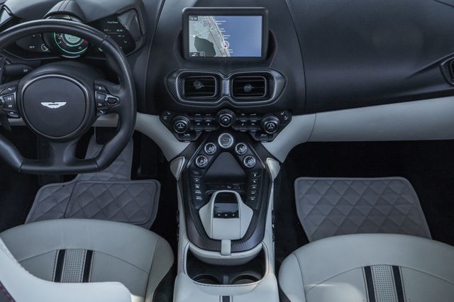 2022 Aston Martin Vantage Roadster - 23061092 - 17