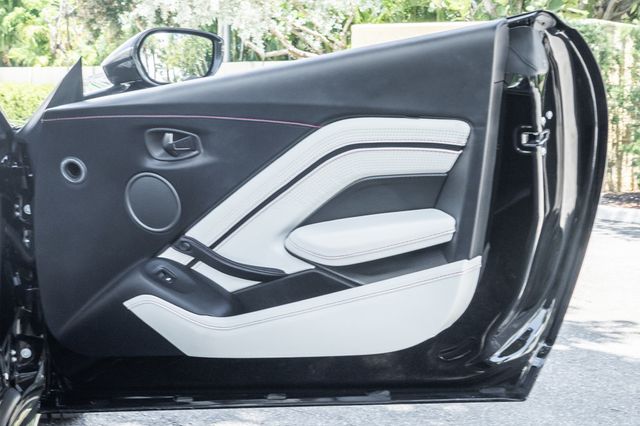 2022 Aston Martin Vantage Roadster - 23061092 - 22