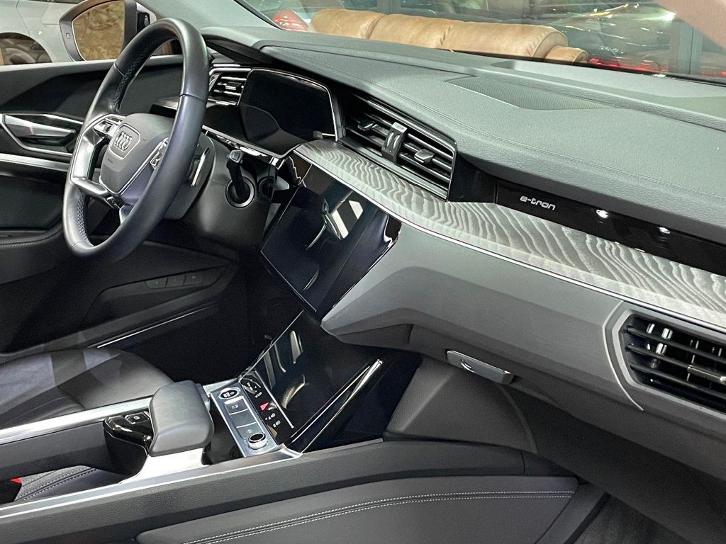 2022 Audi e-tron Premium Plus quattro - 22952077 - 24