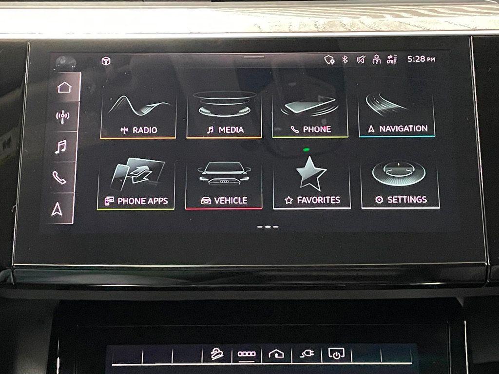 2022 Audi e-tron Premium Plus quattro - 22952077 - 30