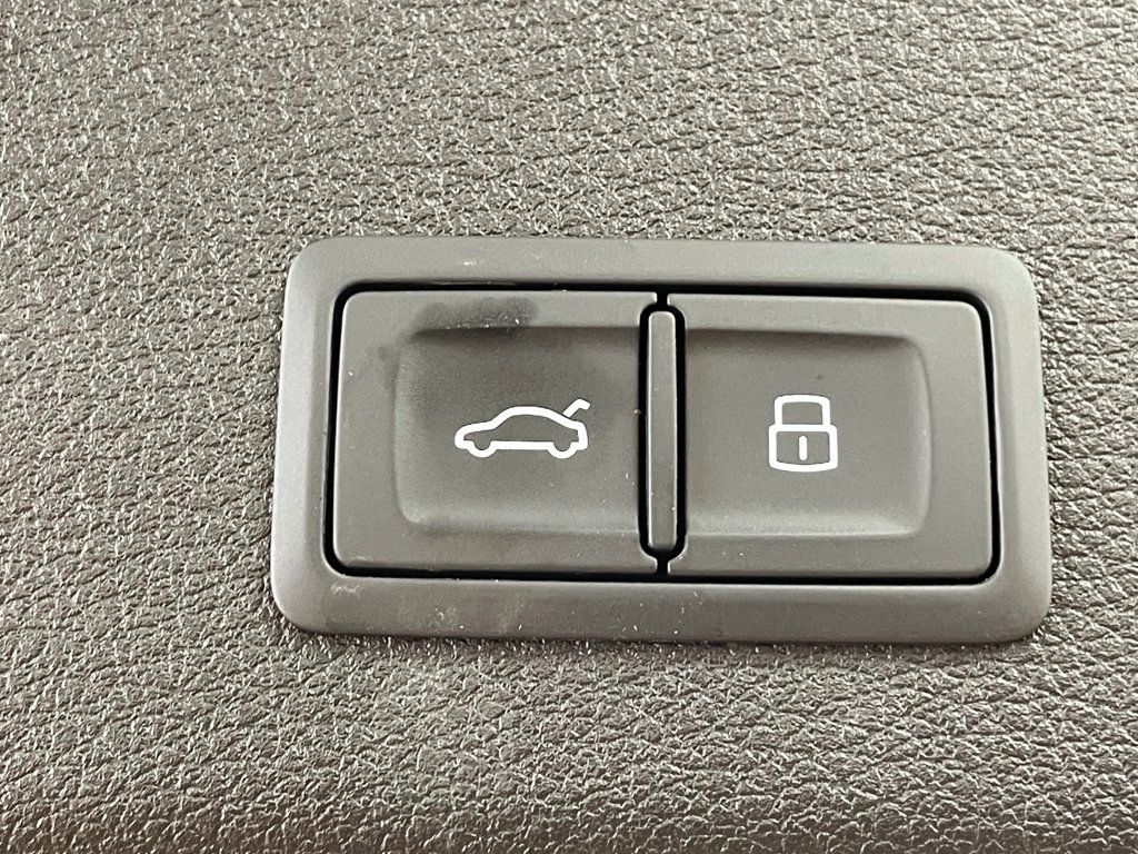 2022 Audi e-tron Premium Plus quattro - 22954148 - 24