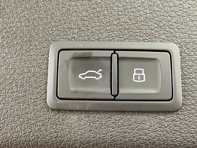 2022 Audi e-tron Premium Plus quattro - 22954148 - 24