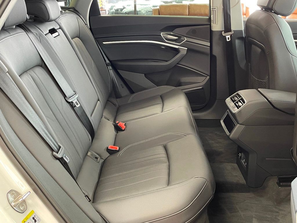 2022 Audi e-tron Premium Plus quattro - 22954148 - 25