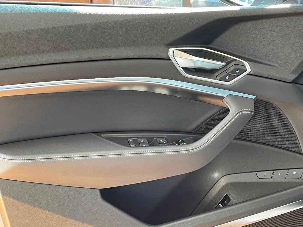 2022 Audi e-tron Premium Plus quattro - 22958480 - 13