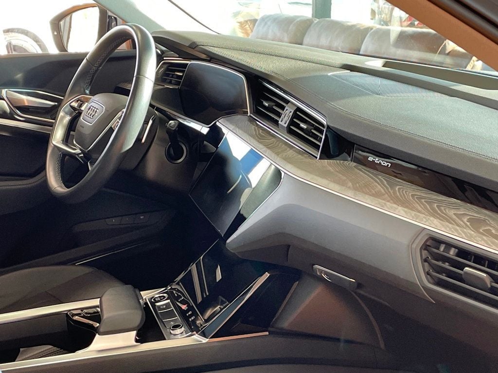 2022 Audi e-tron Premium Plus quattro - 22958480 - 24