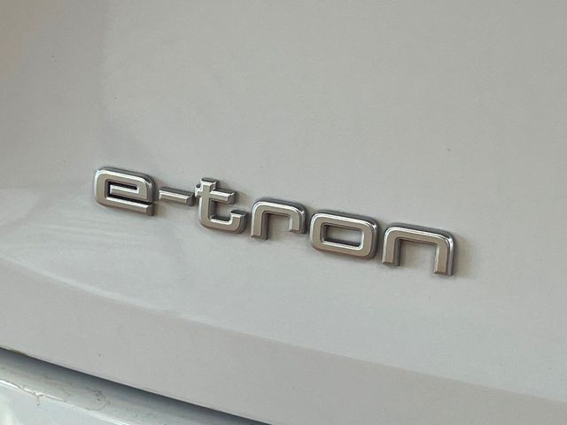 2022 Audi e-tron Premium quattro - 22925491 - 12
