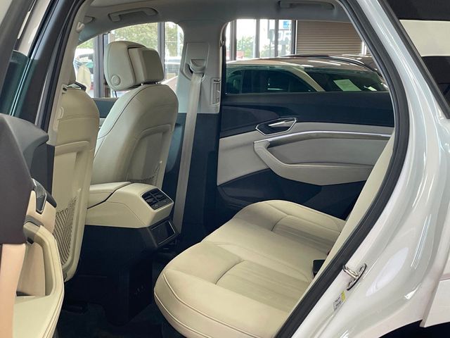 2022 Audi e-tron Premium quattro - 22925491 - 23