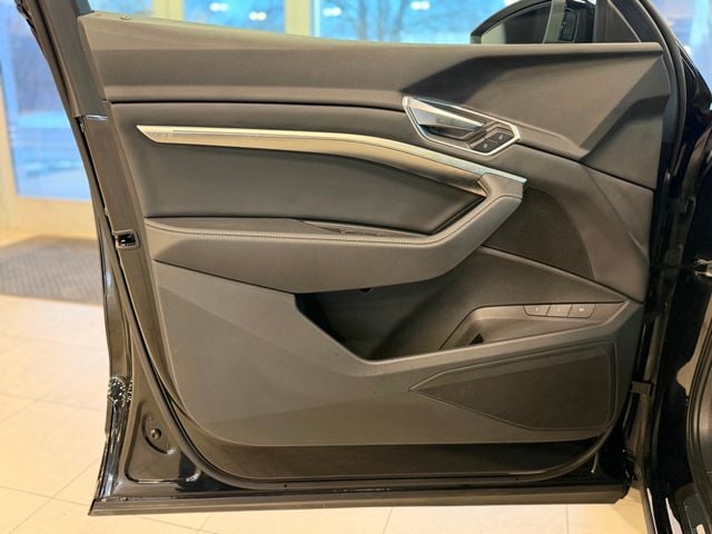 2022 Audi e-tron Premium quattro - 22981370 - 17