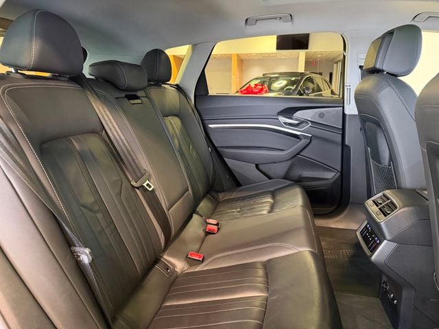 2022 Audi e-tron Premium quattro - 22981370 - 23