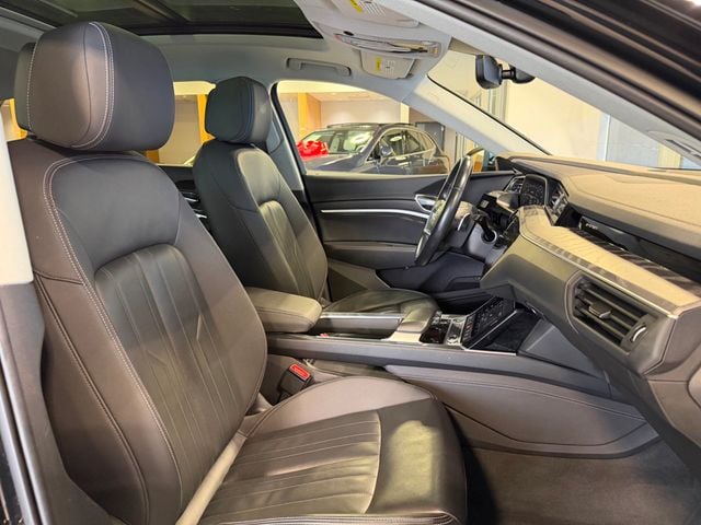 2022 Audi e-tron Premium quattro - 22981370 - 24