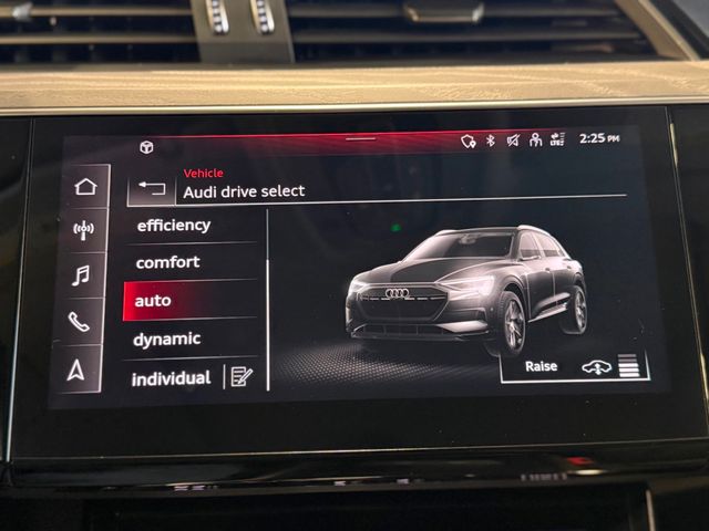 2022 Audi e-tron Premium quattro - 22981370 - 32