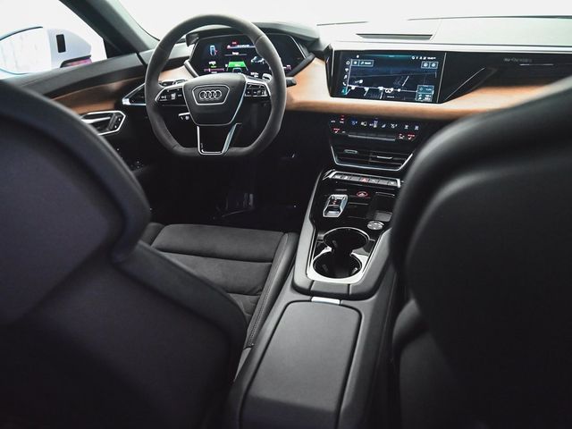 2022 Audi e-tron GT Premium Plus - 22962587 - 32
