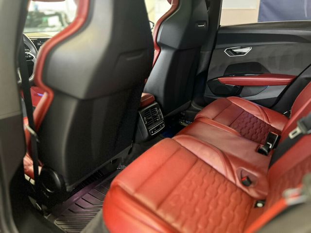2022 Audi e-tron GT Premium Plus quattro - 22948403 - 11