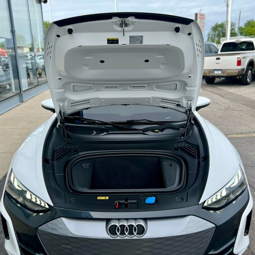 2022 Audi e-tron GT Premium Plus quattro - 23026649 - 10