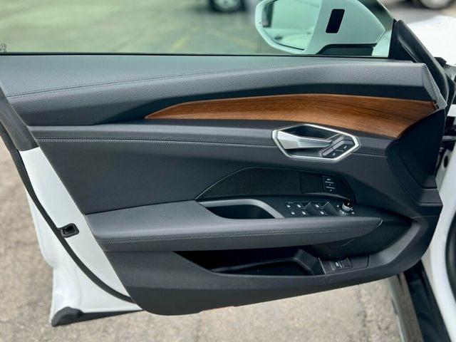 2022 Audi e-tron GT Premium Plus quattro - 23026649 - 11