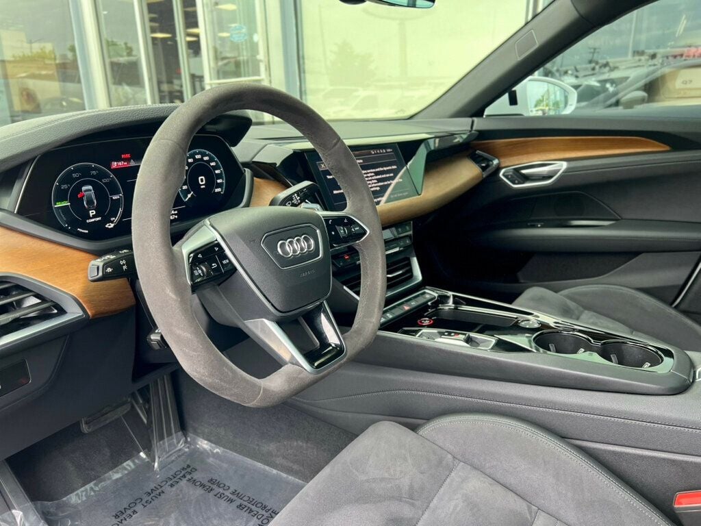 2022 Audi e-tron GT Premium Plus quattro - 23026649 - 12