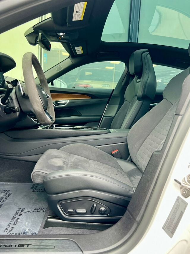 2022 Audi e-tron GT Premium Plus quattro - 23026649 - 13