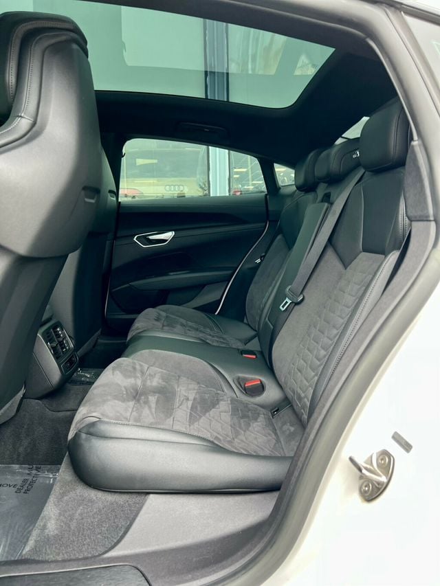 2022 Audi e-tron GT Premium Plus quattro - 23026649 - 15