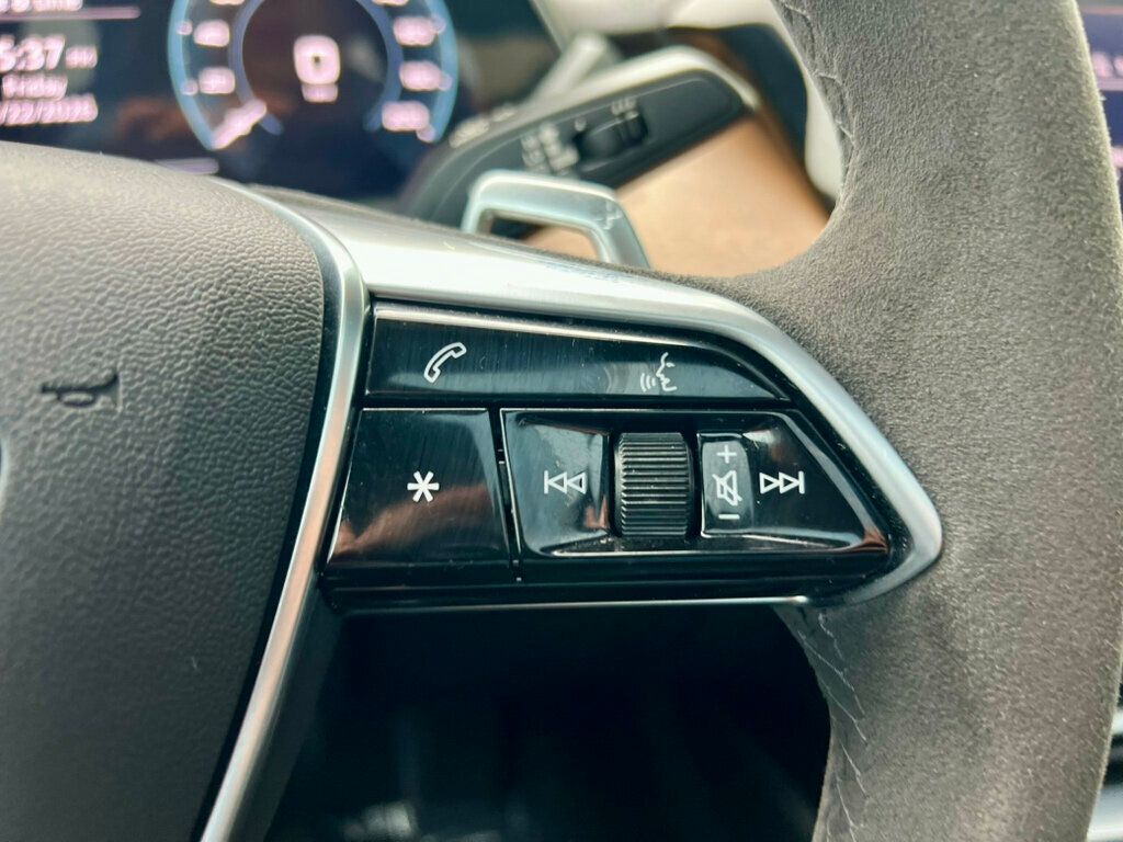 2022 Audi e-tron GT Premium Plus quattro - 23026649 - 18