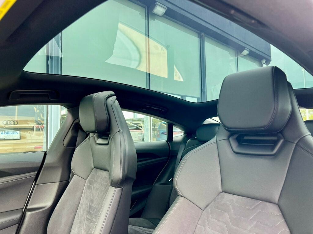 2022 Audi e-tron GT Premium Plus quattro - 23026649 - 28