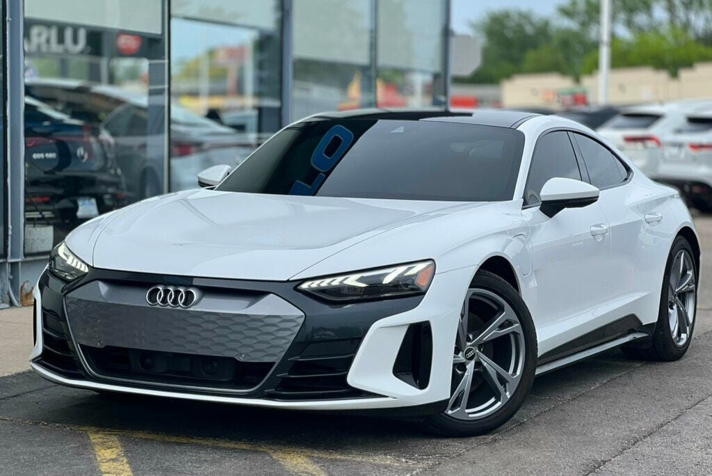 2022 Audi e-tron GT Premium Plus quattro - 23026649 - 32