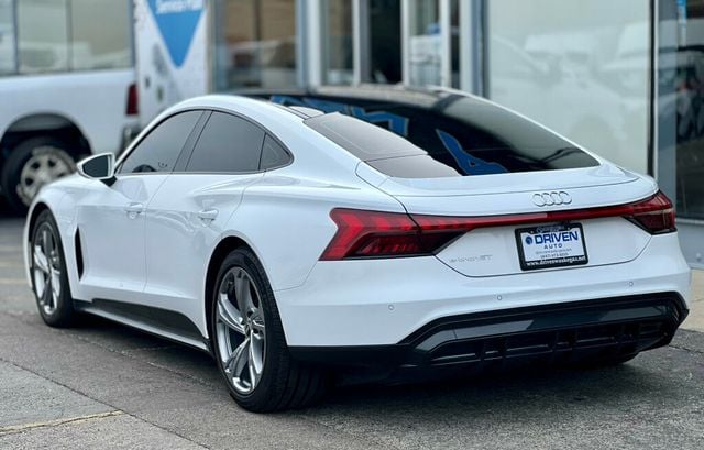 2022 Audi e-tron GT Premium Plus quattro - 23026649 - 34