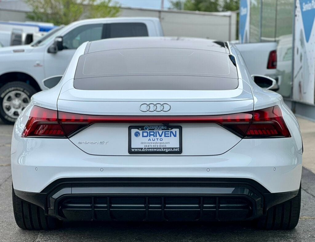 2022 Audi e-tron GT Premium Plus quattro - 23026649 - 3