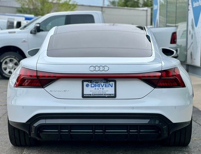 2022 Audi e-tron GT Premium Plus quattro - 23026649 - 3