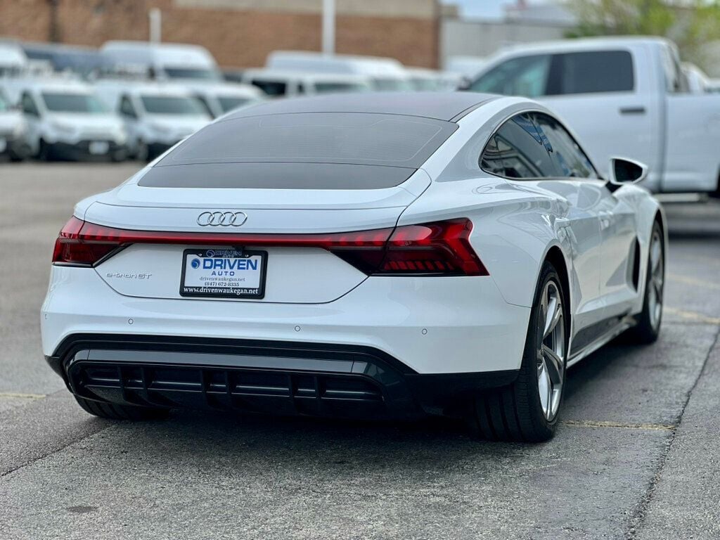 2022 Audi e-tron GT Premium Plus quattro - 23026649 - 4