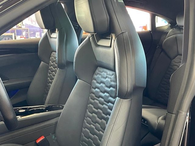 2022 Audi e-tron GT Prestige quattro - 22927225 - 16