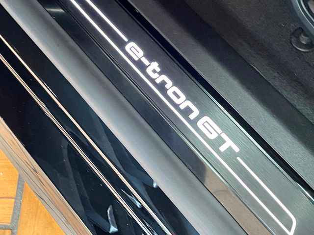 2022 Audi e-tron GT Prestige quattro - 22927225 - 21