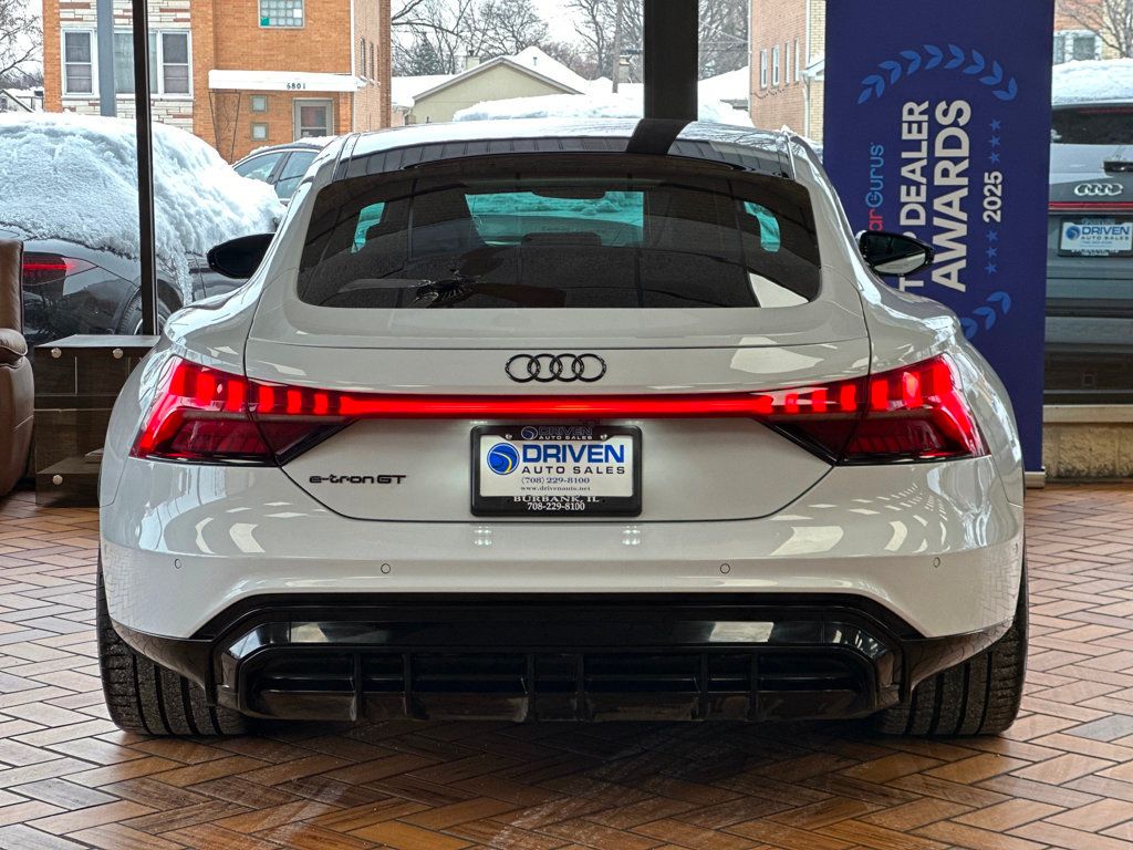 2022 Audi e-tron GT Prestige quattro - 22953035 - 10