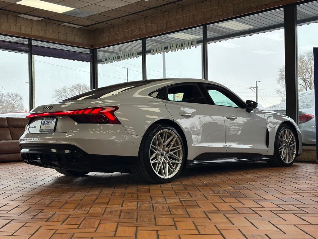 2022 Audi e-tron GT Prestige quattro - 22953035 - 11