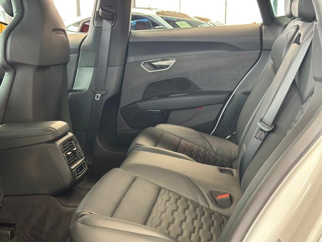 2022 Audi e-tron GT Prestige quattro - 22953035 - 19