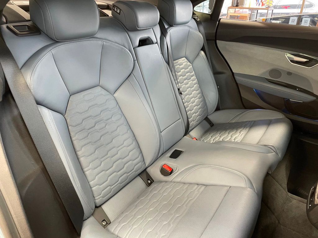 2022 Audi e-tron GT Prestige quattro - 22957270 - 25