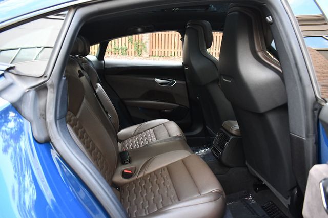 2022 Audi e-tron GT Prestige quattro - 22935208 - 28