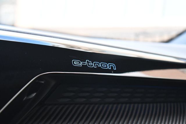 2022 Audi e-tron GT Prestige quattro - 22935208 - 37