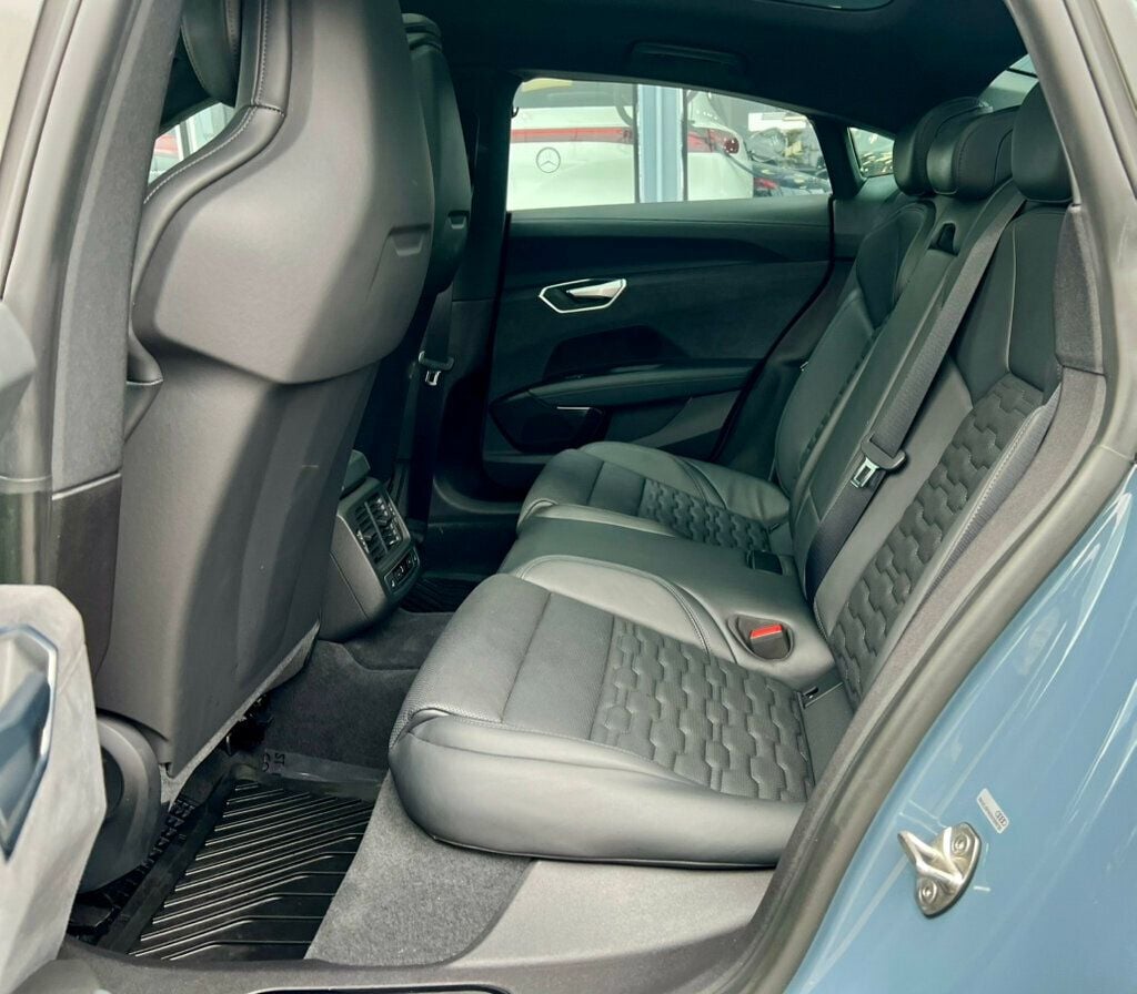 2022 Audi e-tron GT Prestige quattro - 22994309 - 20