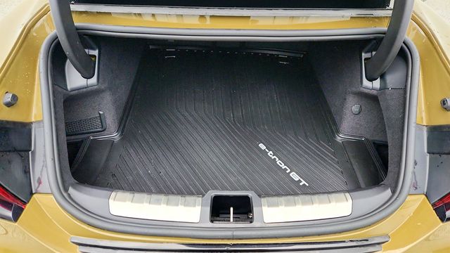 2022 Audi e-tron GT Prestige quattro w/ Performance Package & Full Leather Interior - 22979665 - 21