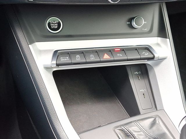 2022 Audi Q3 S line Premium 45 TFSI quattro - 22946546 - 24