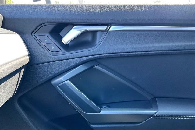 2022 Audi Q3 S line Premium Plus 45 TFSI quattro - 23063312 - 31