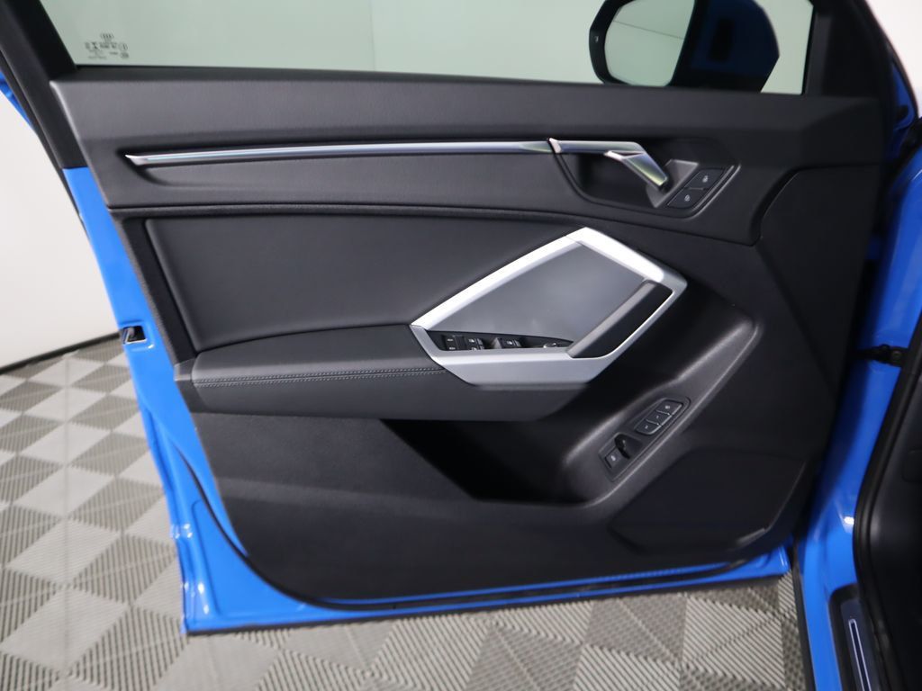 Audi Q3 d'occasion reconditionnée - 45 TFSIe 245 Stronic 6 Sline Suréquipée  - 5 portes - Hybride essence rechargeable - rv751702 - Aramisauto