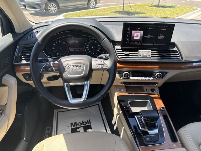 2022 Audi Q5 45 Premium's photo