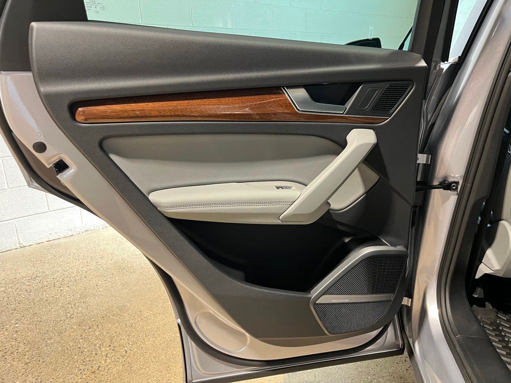 2022 Audi Q5 S line Premium Plus 45 TFSI photo 26