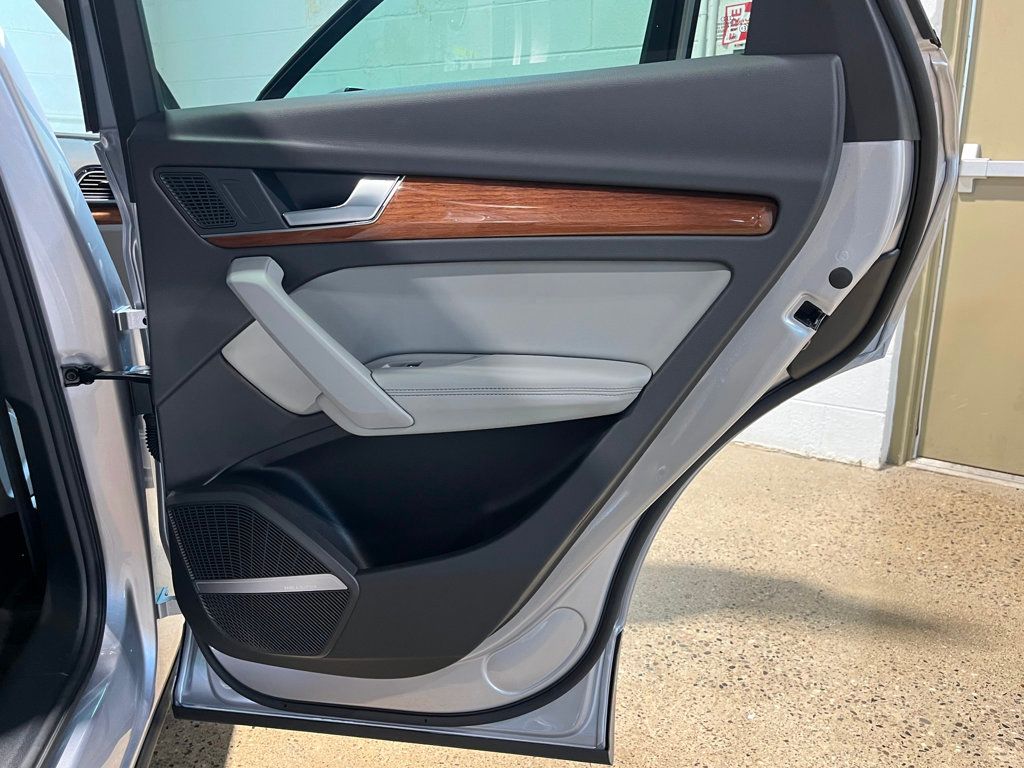 2022 Audi Q5 S line Premium Plus 45 TFSI photo 33