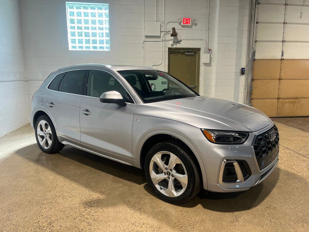2022 Audi Q5 S line Premium Plus 45 TFSI photo 3