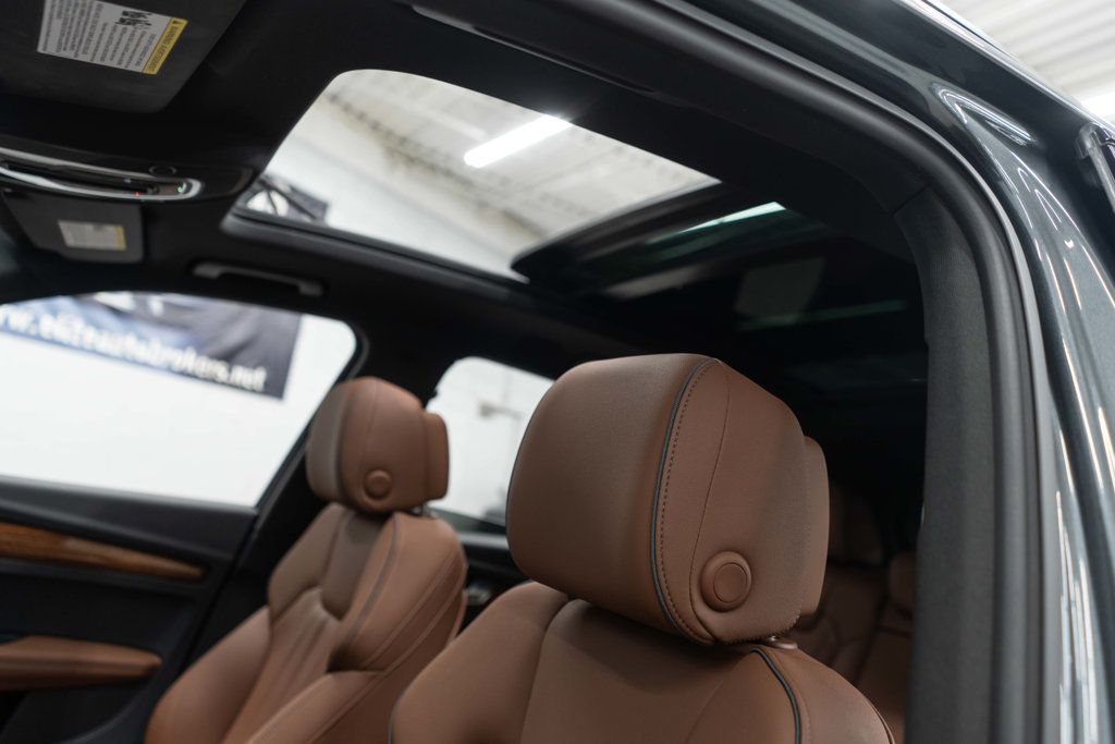 2022 Audi Q5 S line Premium Plus 55 TFSI photo 11